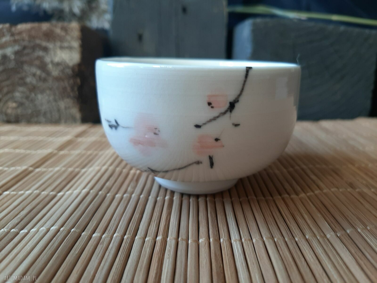 Porcelanowa czarka 80 ml w gałązki z różowymi kwiatami