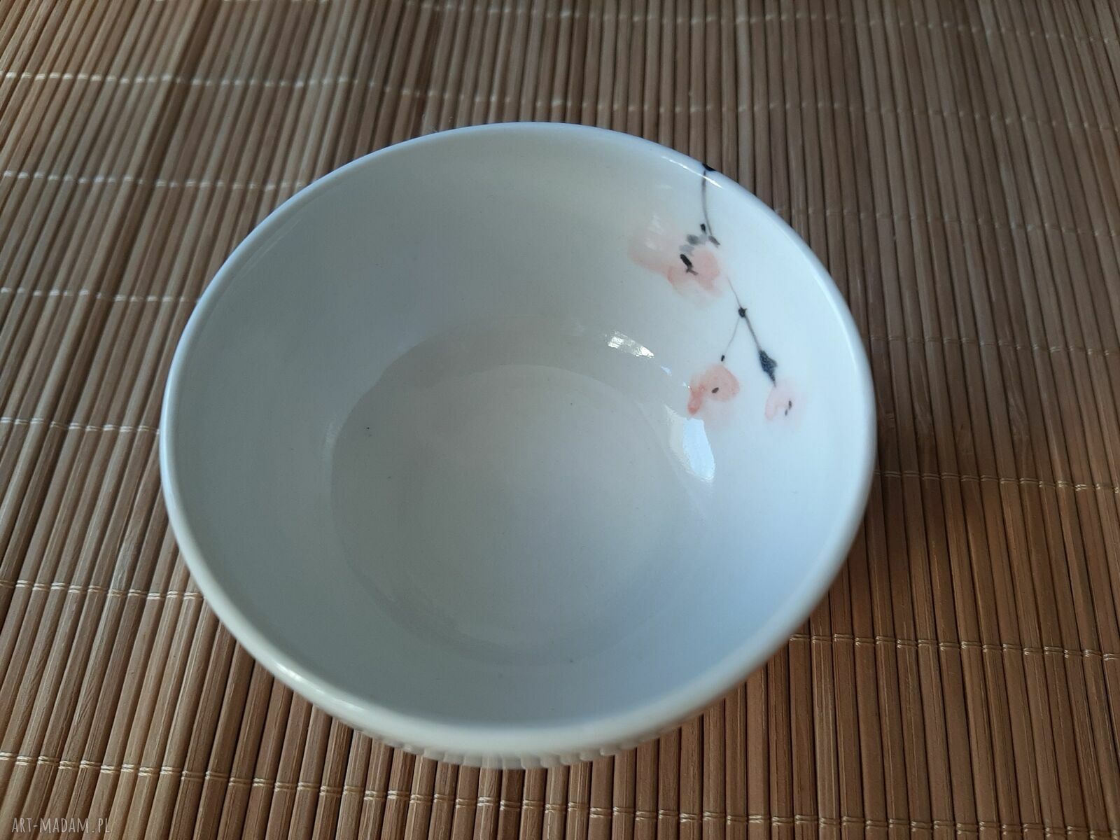 Porcelanowa czarka 80 ml w gałązki z różowymi kwiatami