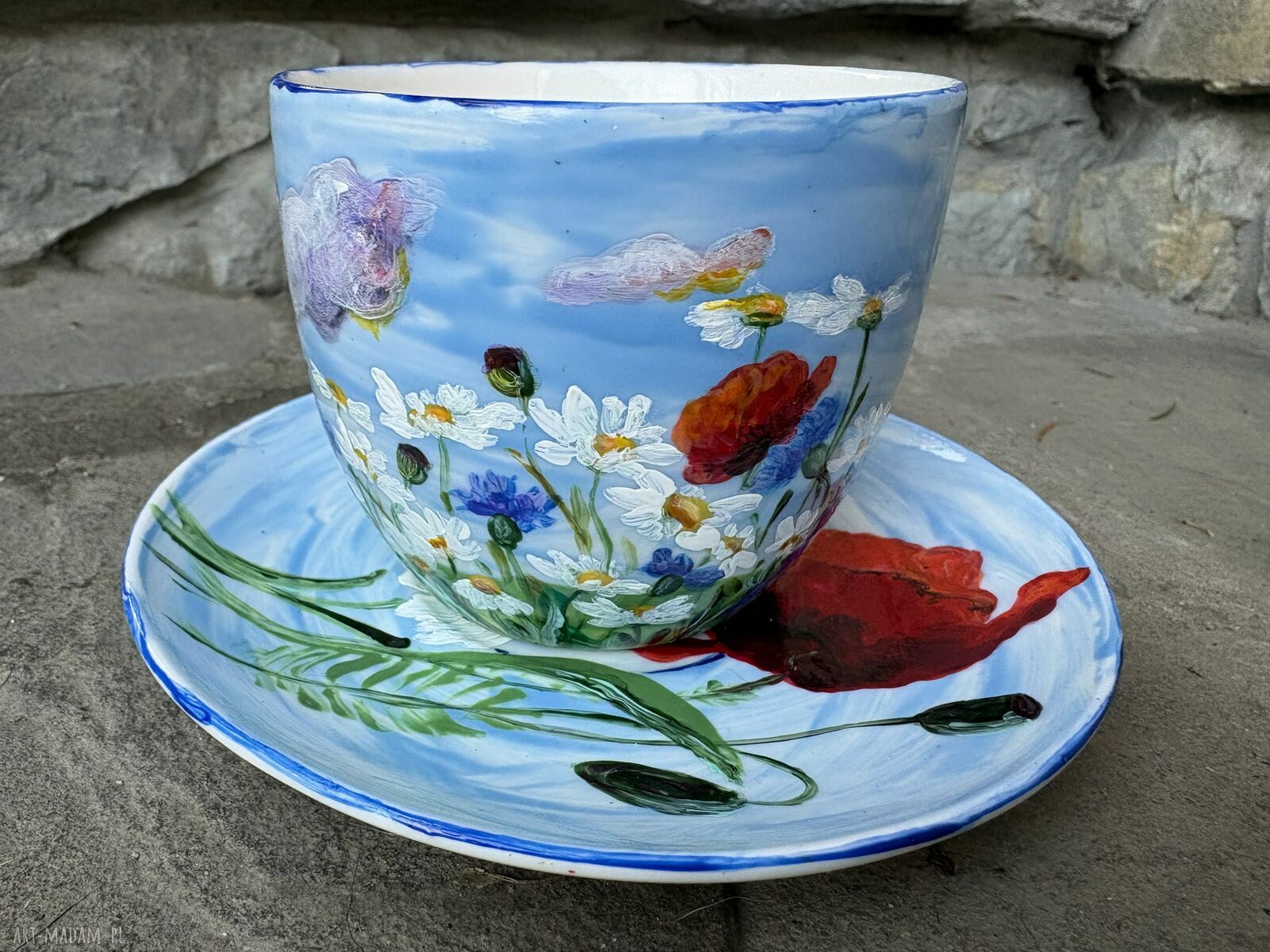 Porcelanowa filiżanka ze spodkiem Łąka i chmury - ręcznie malowana