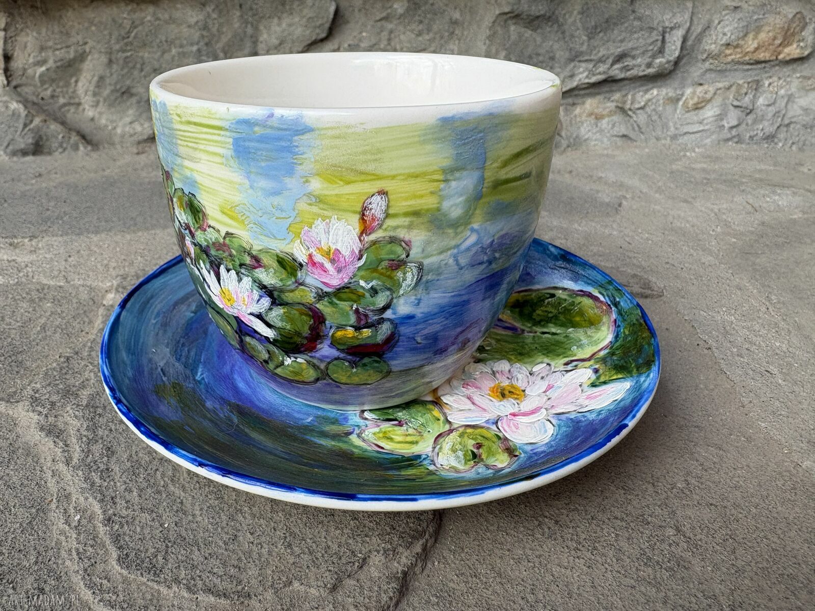 Porcelanowa filiżanka ręcznie malowana Lilie wodne (250 ml) ze spodkiem