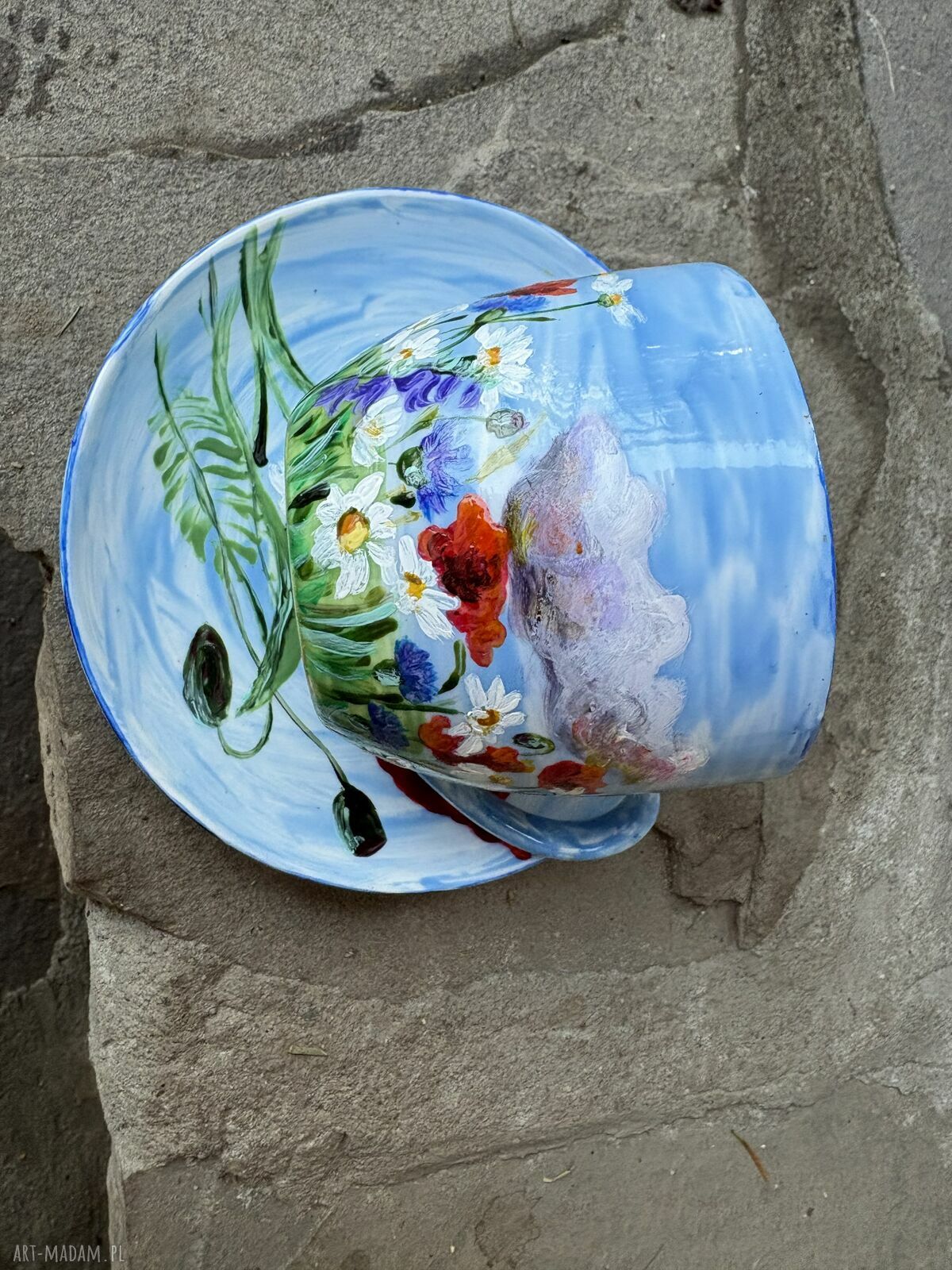 Porcelanowa filiżanka ze spodkiem Łąka i chmury - ręcznie malowana