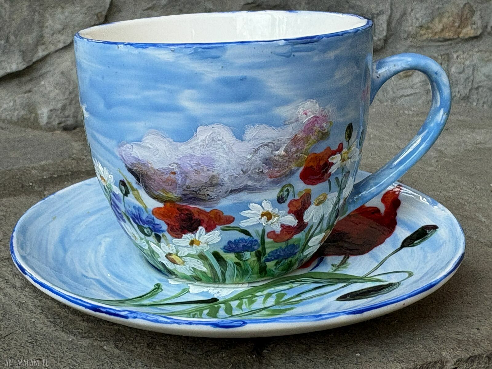 Porcelanowa filiżanka ze spodkiem Łąka i chmury - ręcznie malowana