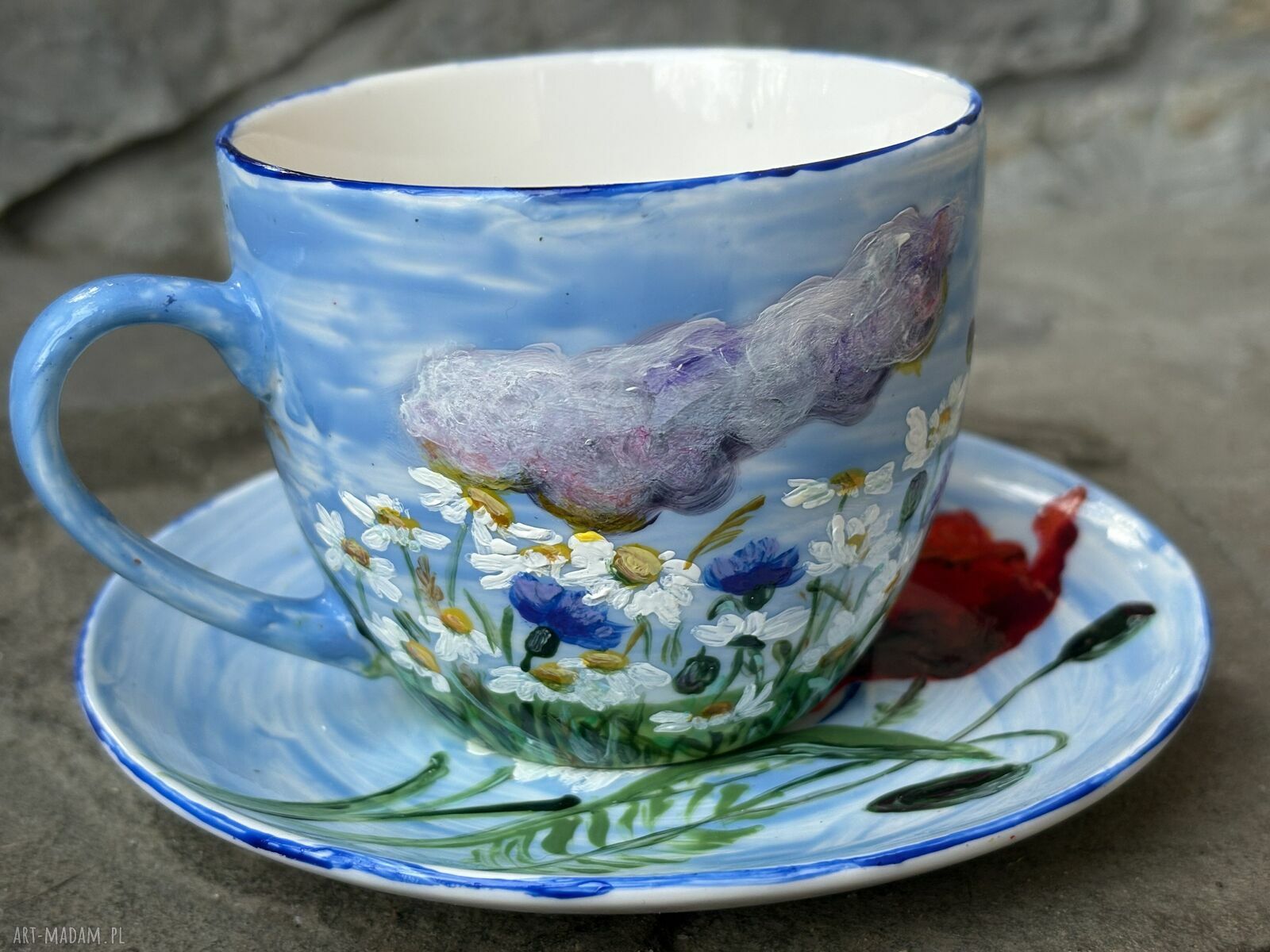 Porcelanowa filiżanka ze spodkiem Łąka i chmury - ręcznie malowana