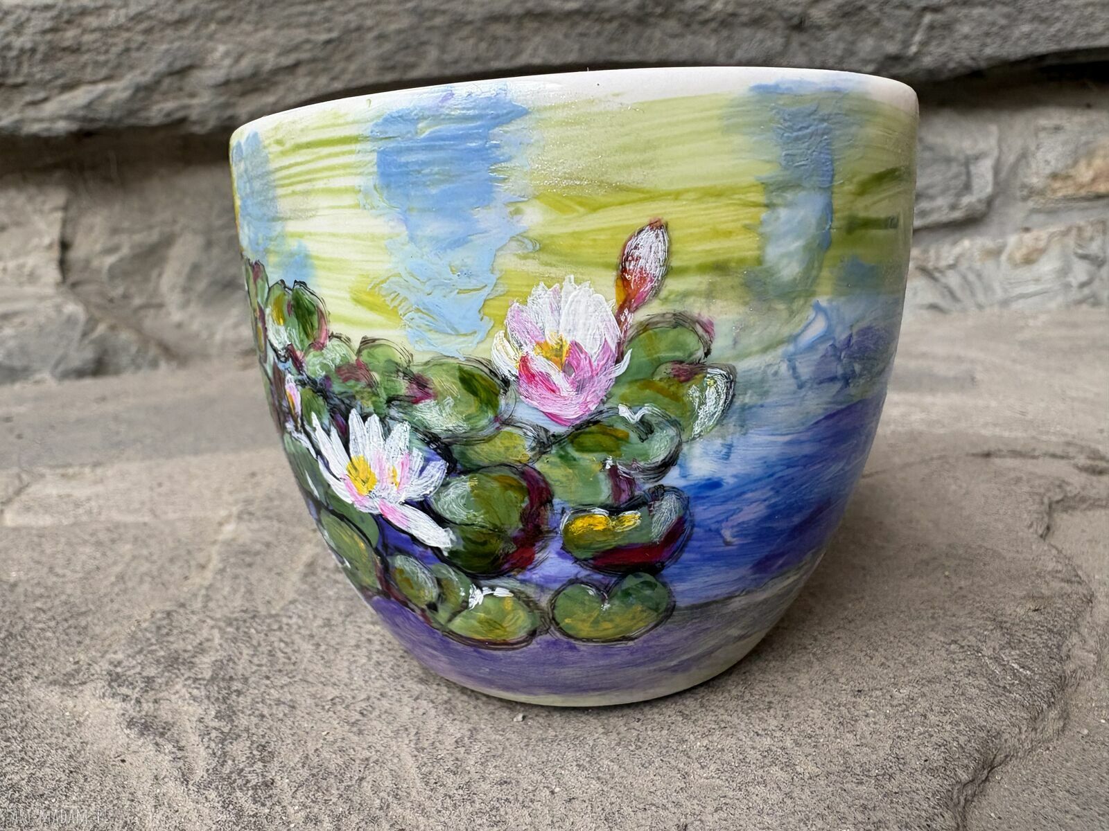 Porcelanowa filiżanka ręcznie malowana Lilie wodne (250 ml) ze spodkiem