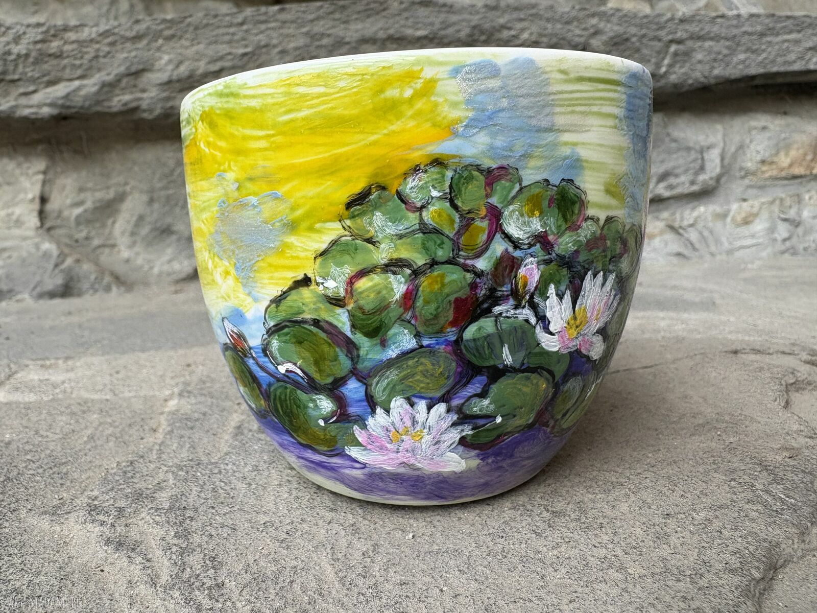 Porcelanowa filiżanka ręcznie malowana Lilie wodne (250 ml) ze spodkiem