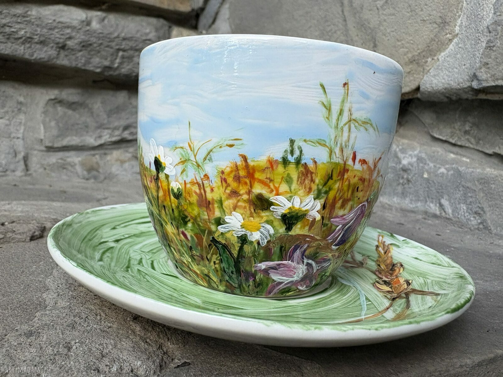 Porcelanowa filiżanka ręcznie malowana Łąka 250 ml ze spodkiem