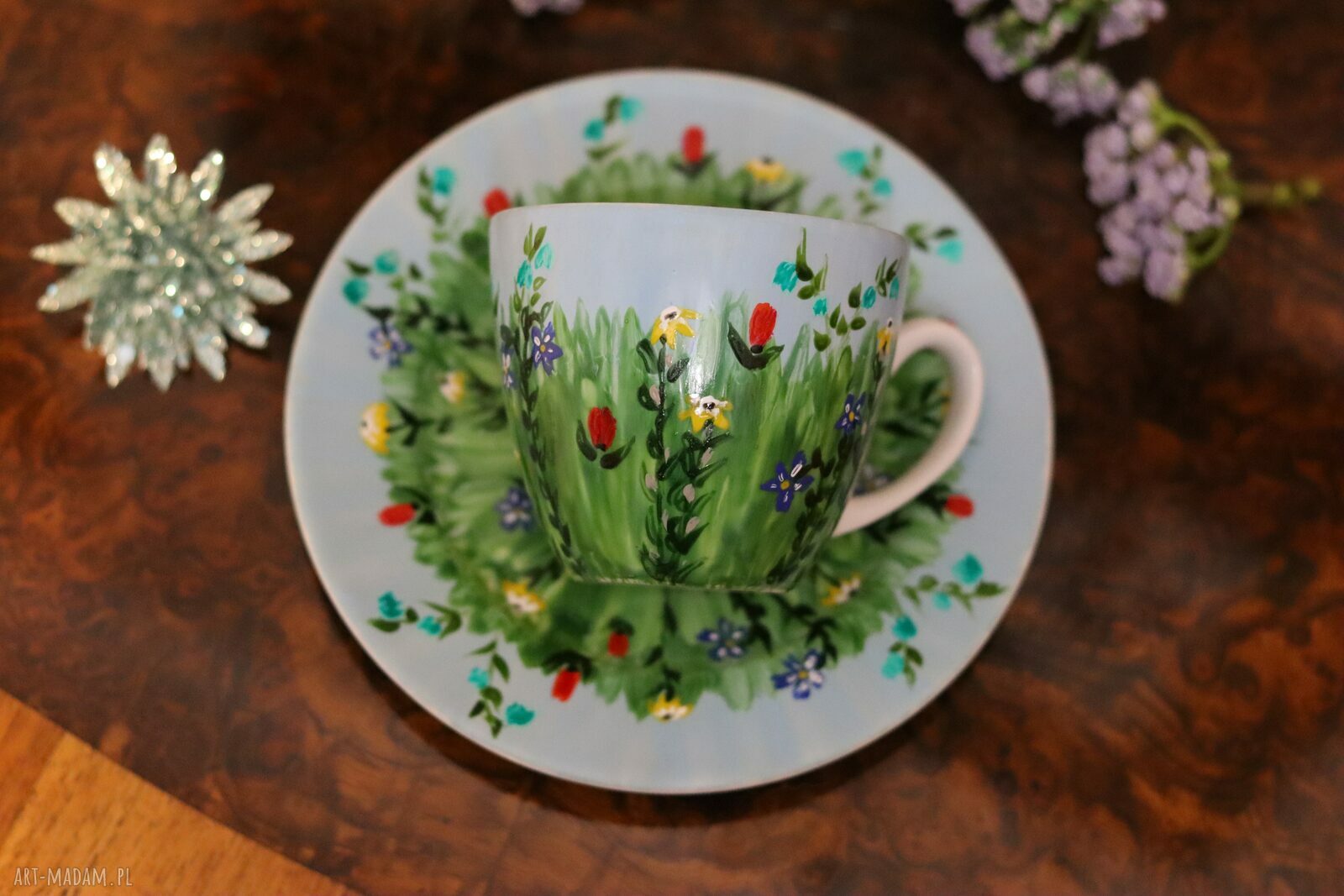 Porcelanowa filiżanka ręcznie malowana „Łąka” z podstawką (200 ml)