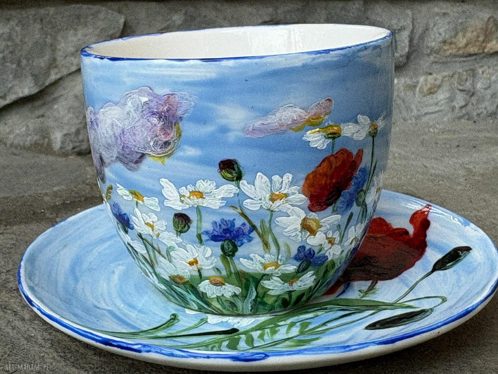 Porcelanowa filiżanka ze spodkiem Łąka i chmury - ręcznie malowana