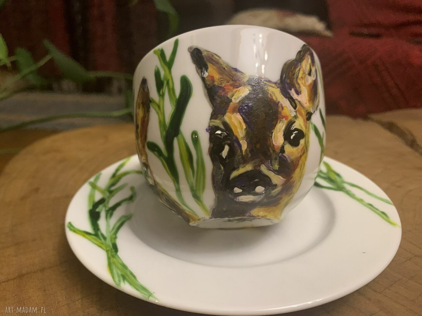Porcelanowa filiżanka ze spodkiem Sarny