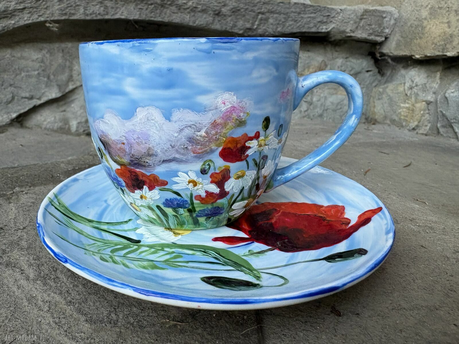 Porcelanowa filiżanka ze spodkiem Łąka i chmury - ręcznie malowana