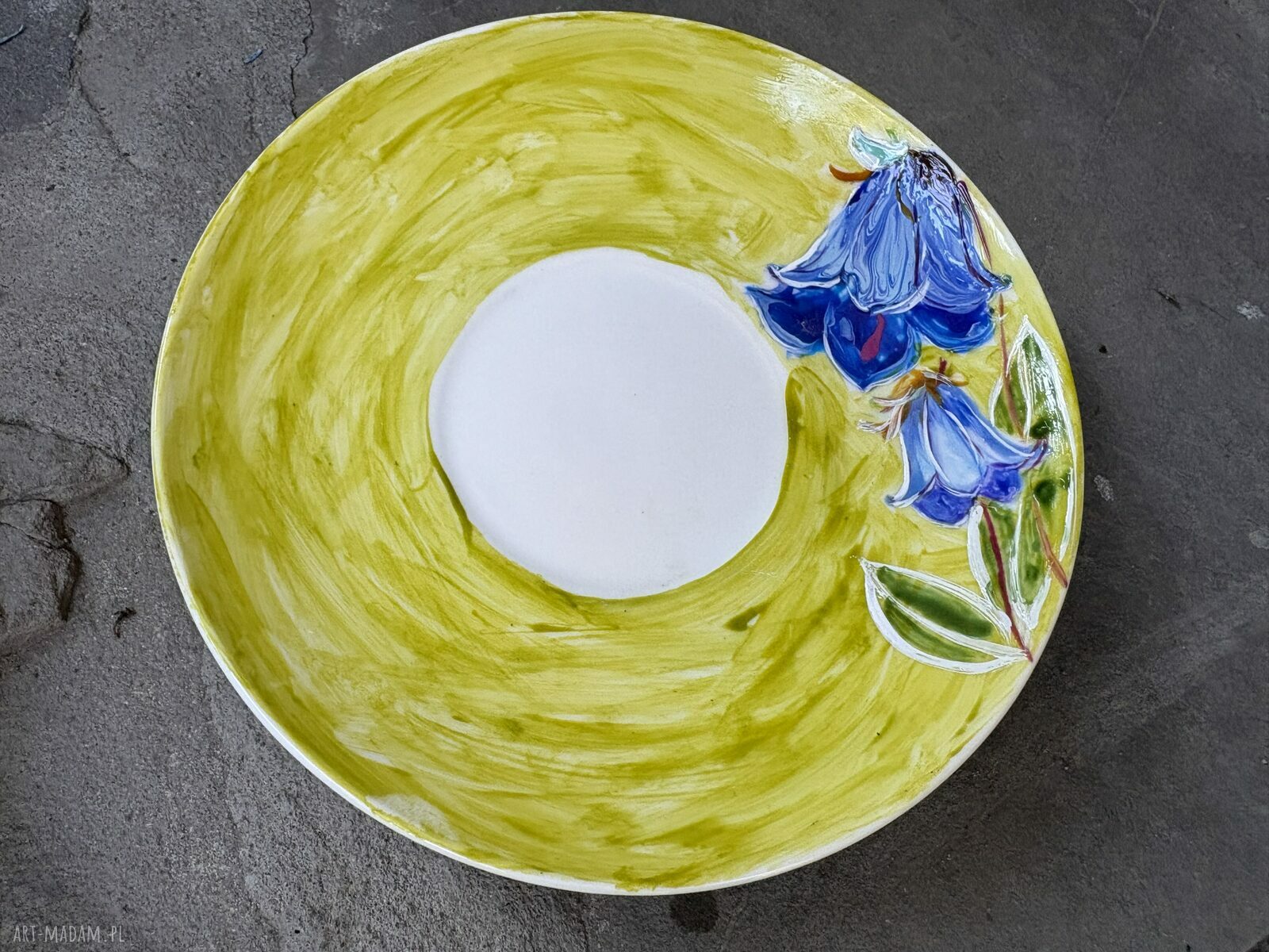 Porcelanowa filiżanka ręcznie malowana - niebieskie kwiaty (250 ml) ze spodkiem