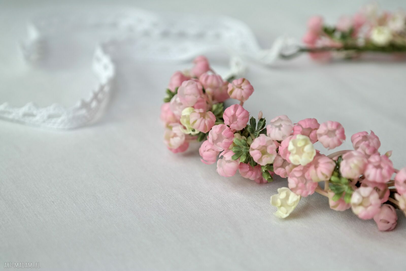 Delikatny, romantyczny wianek handmade na głowę - Porcelanowa łąka