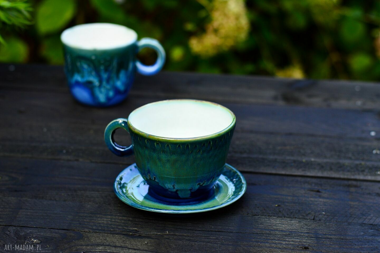 Porcelanowa filiżanka w kolorze niebiesko-zielonym