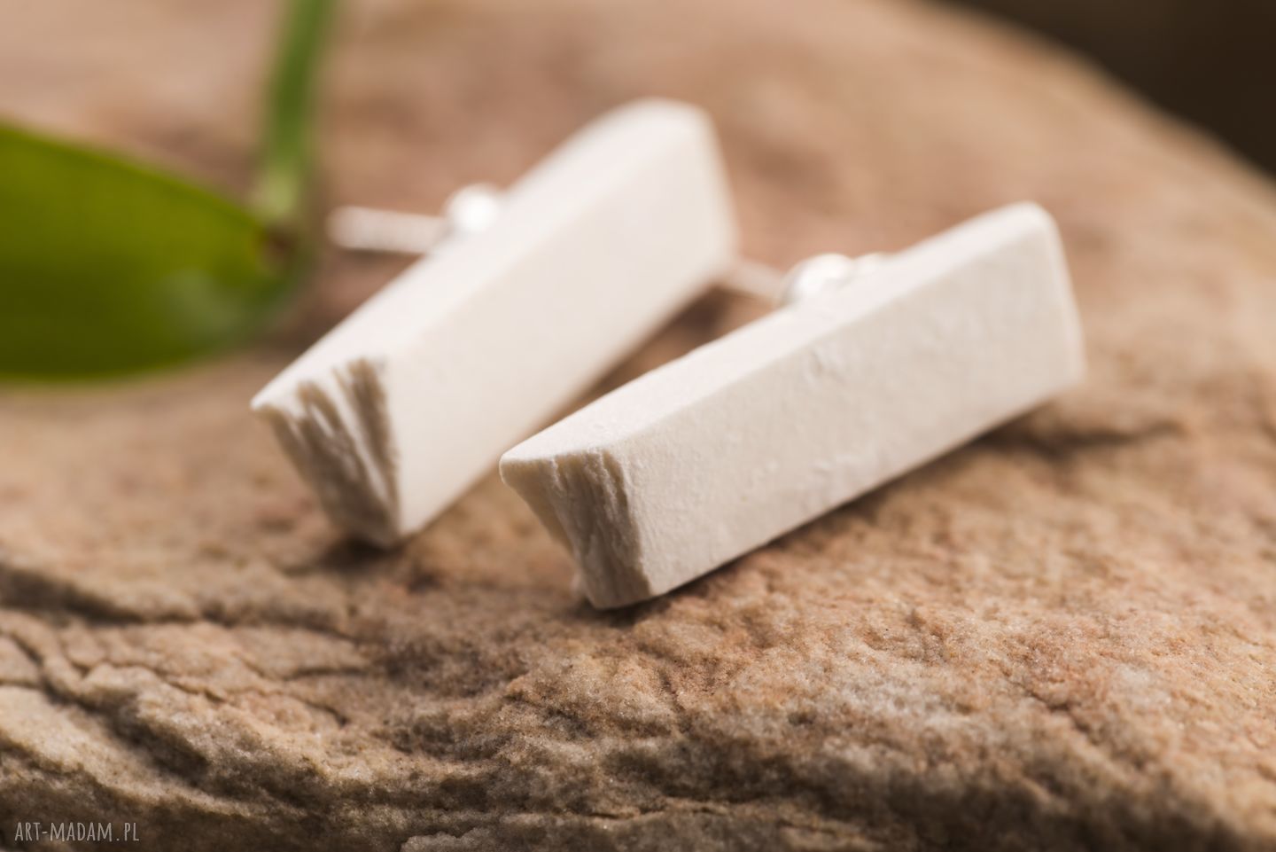 Porcelanowe kolczyki na sztyftach ze stali chirurgicznej - białe