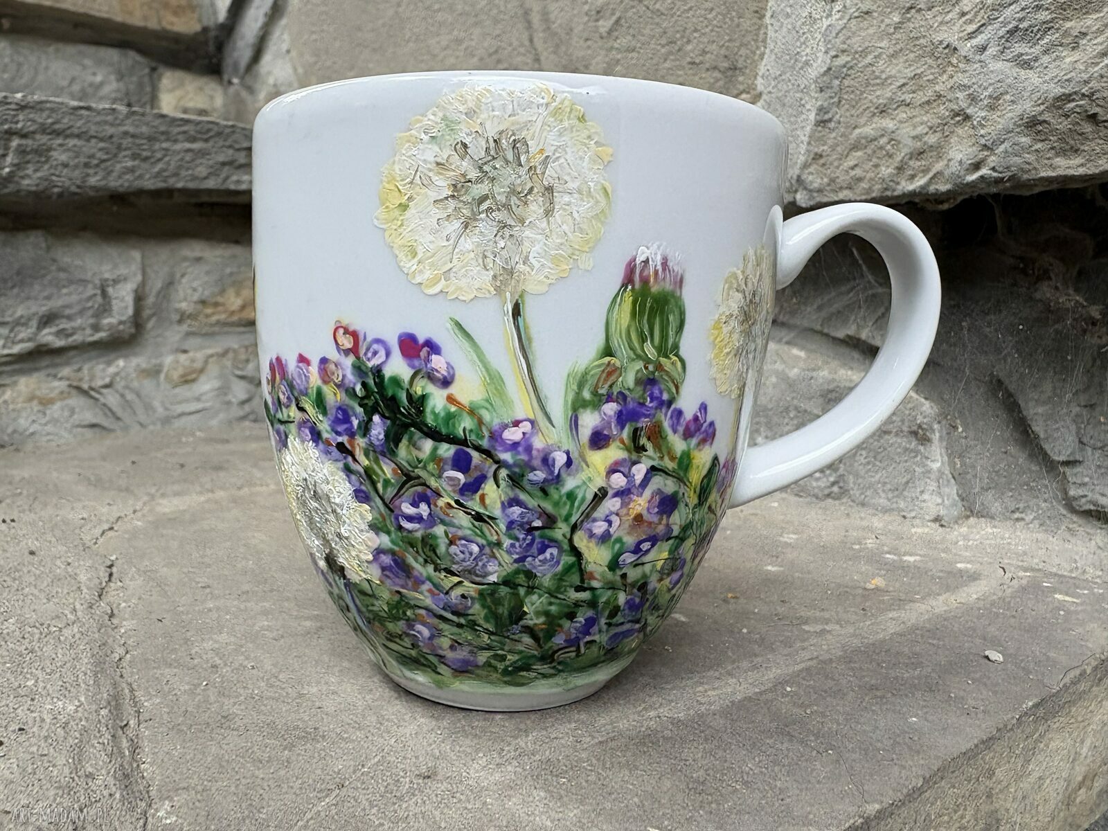 Porcelanowy kubek ręcznie malowany Kot w ogrodzie (300 ml)
