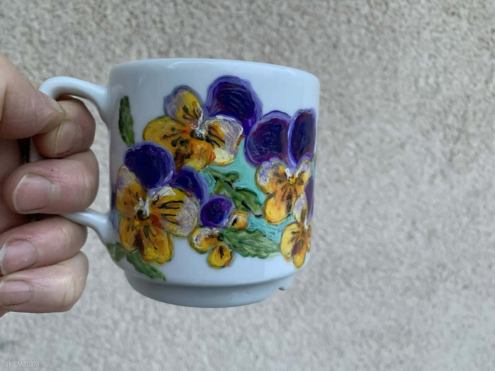 Porcelanowy kubek ręcznie malowany Bratki 2