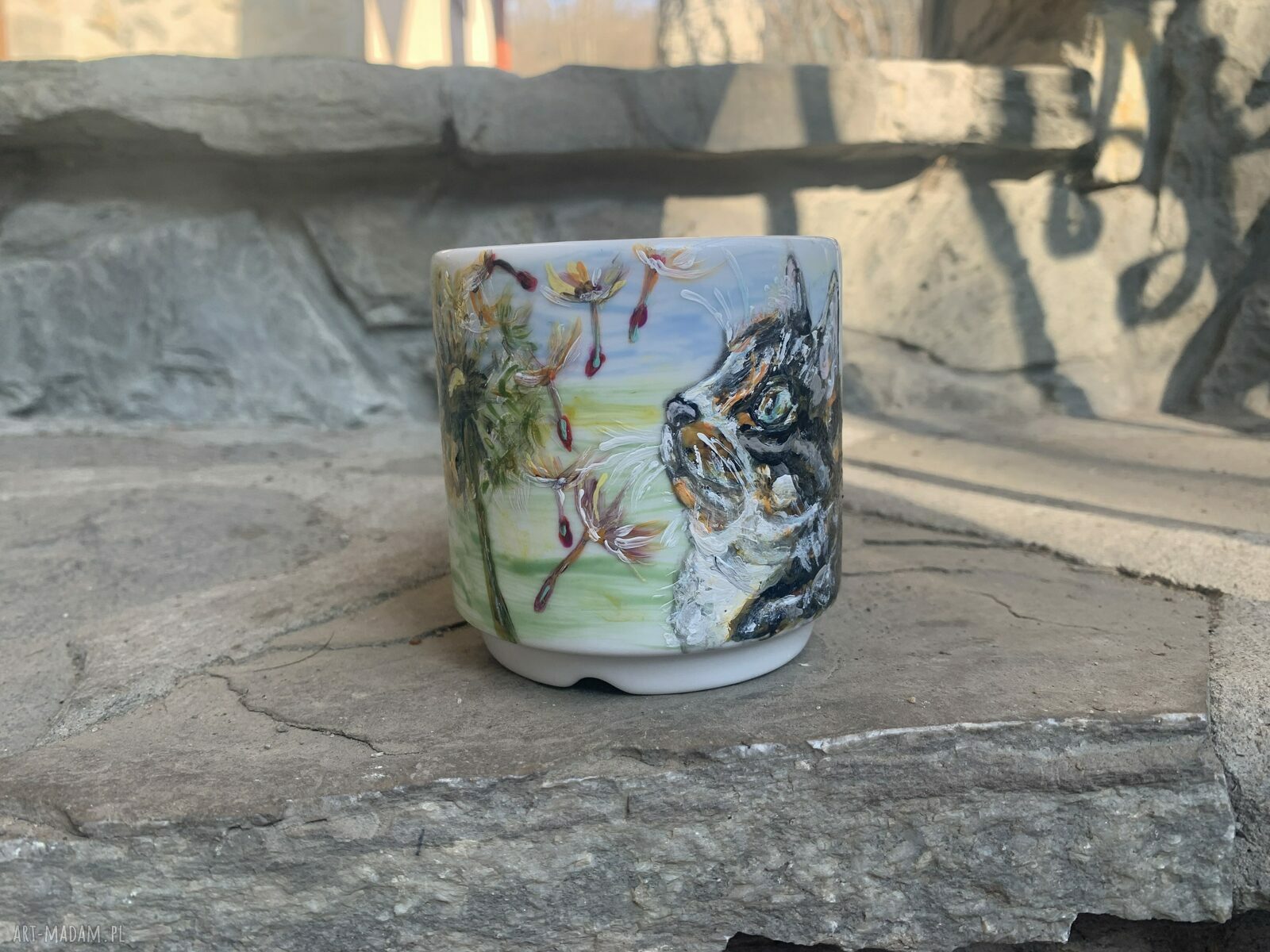Porcelanowy kubek ręcznie malowany Kot w dmuchawcach - 250 ml