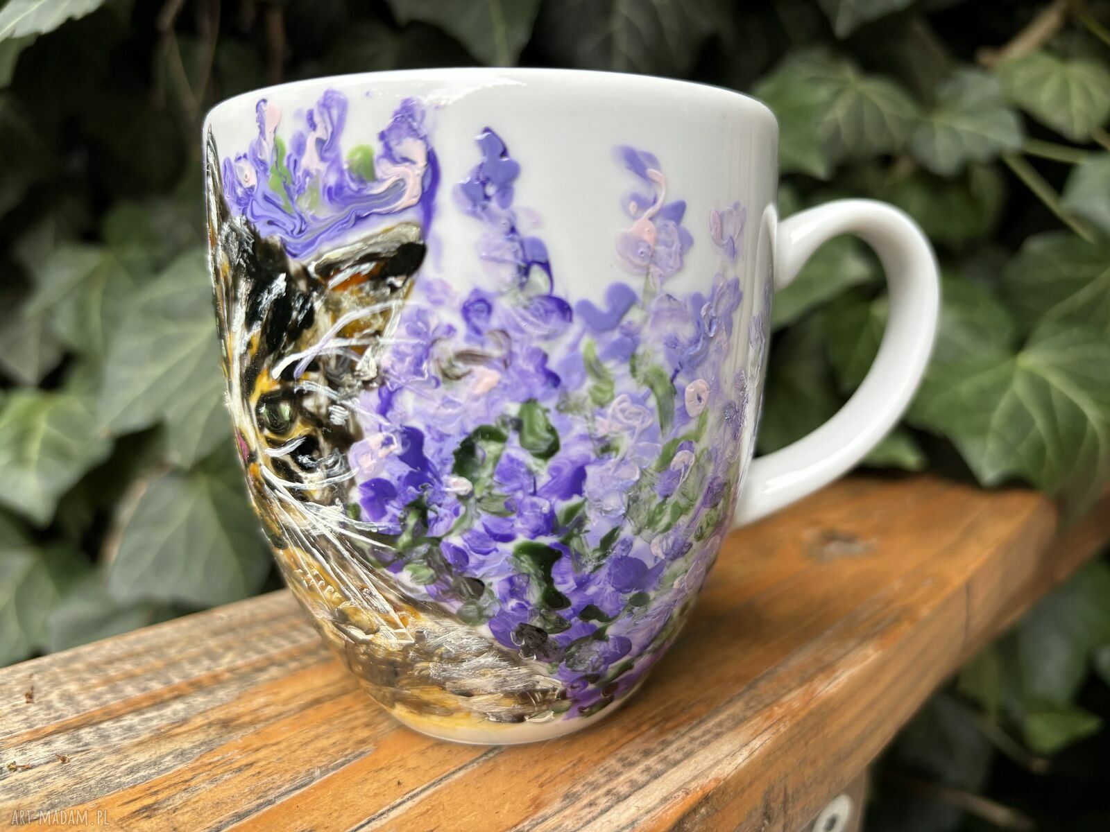 Porcelanowy kubek ręcznie malowany Kot w kocimiętce