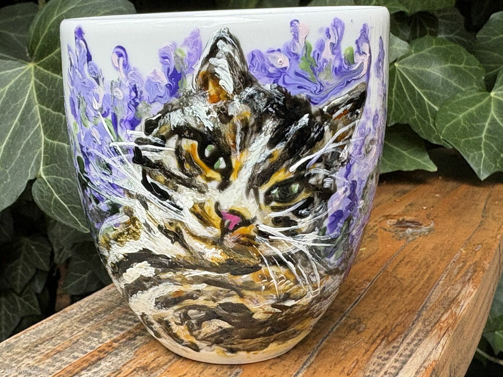 Porcelanowy kubek ręcznie malowany Kot w kocimiętce