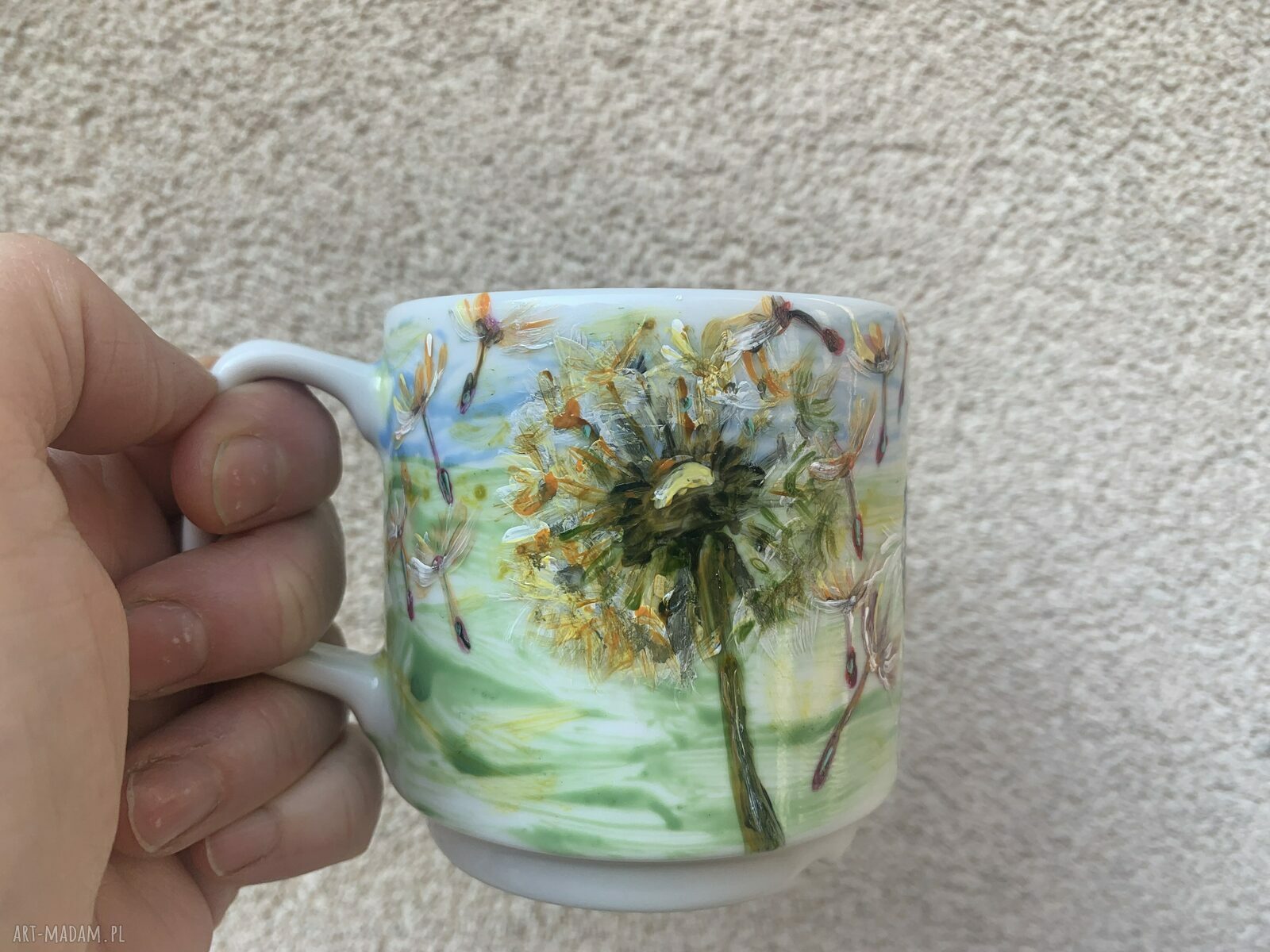 Porcelanowy kubek ręcznie malowany Kot w dmuchawcach - 250 ml