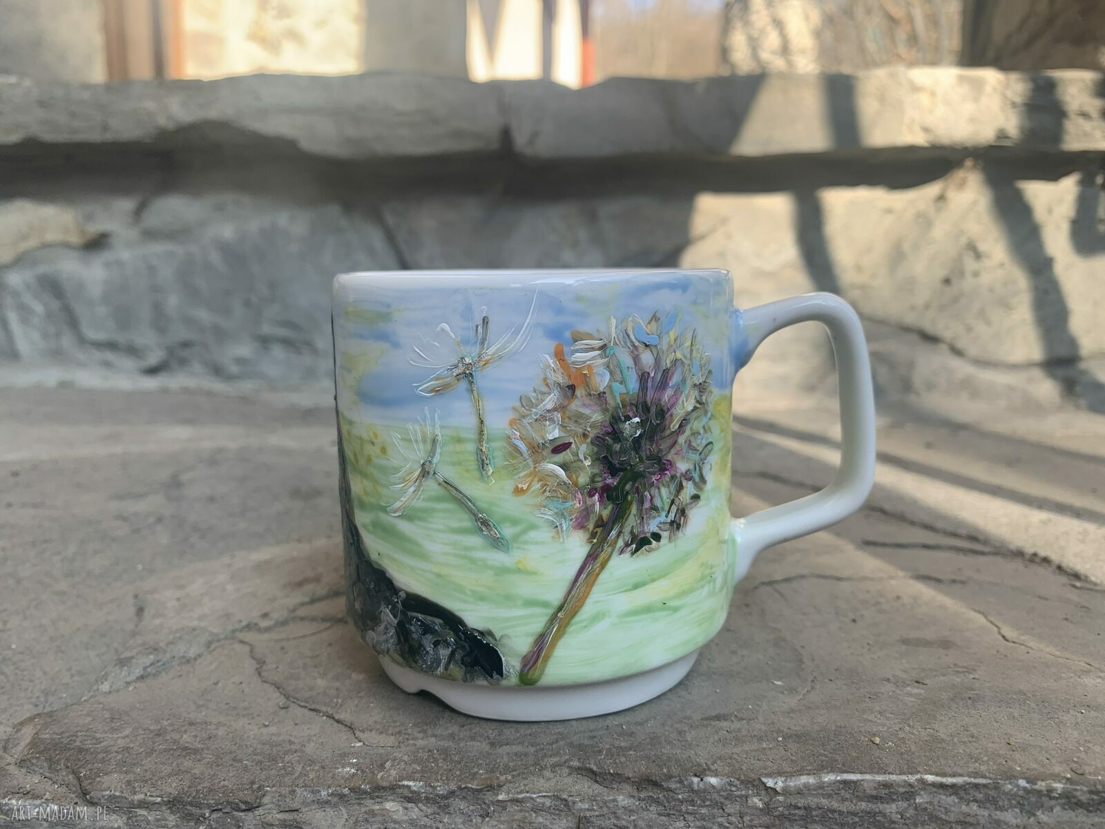 Porcelanowy kubek ręcznie malowany Kot w dmuchawcach - 250 ml