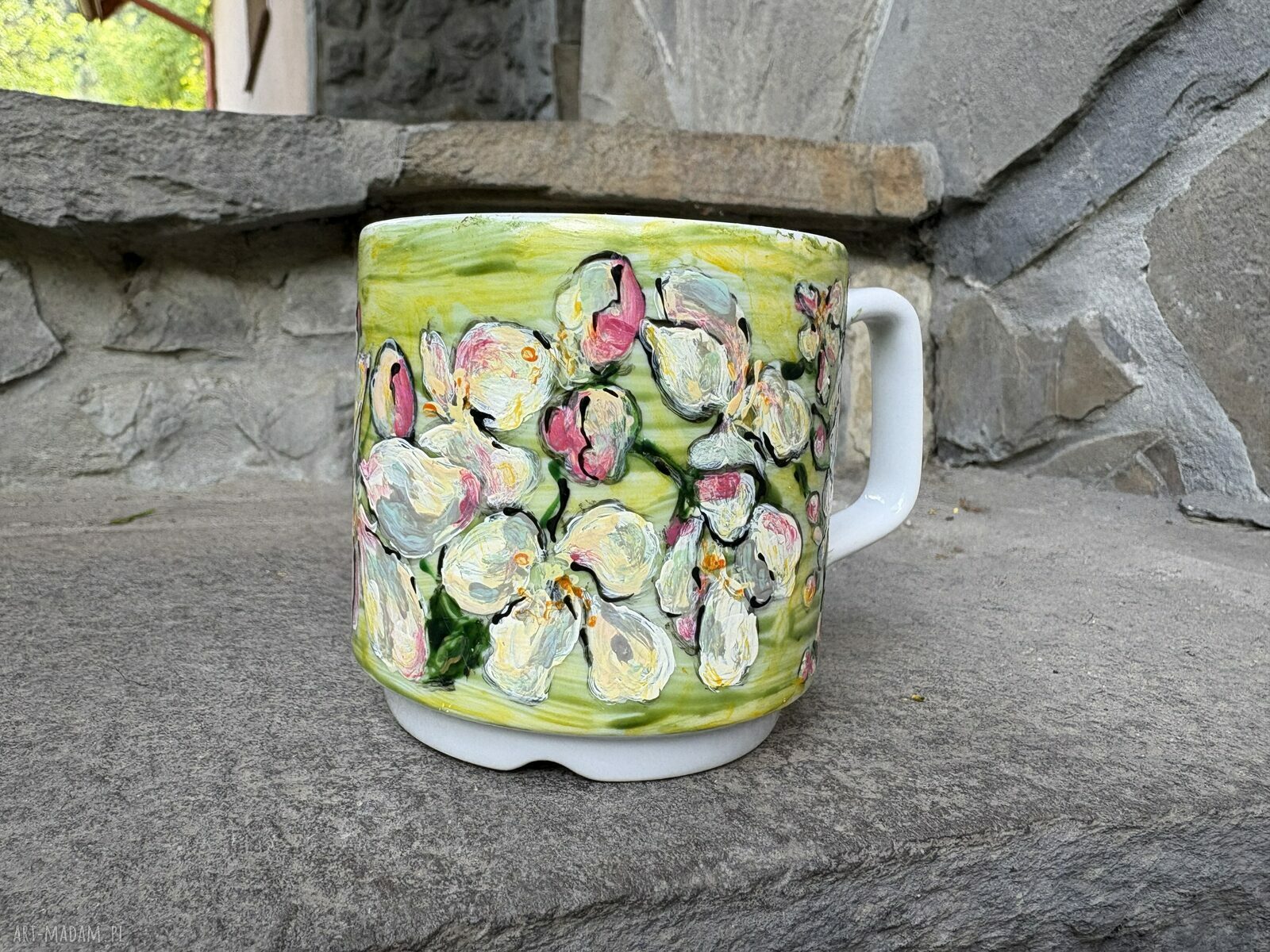 Porcelanowy kubek ręcznie malowany „Kwitnąca jabłoń” 250 ml
