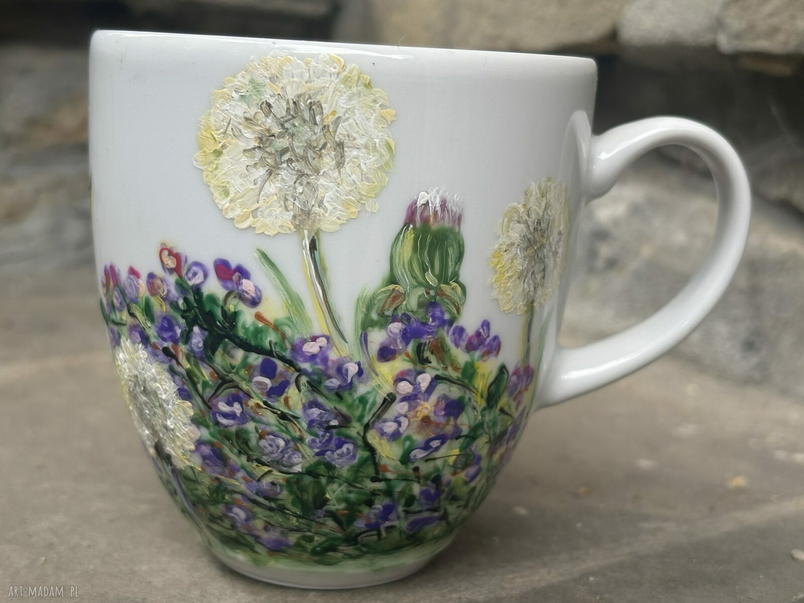Porcelanowy kubek ręcznie malowany Kot w ogrodzie (300 ml)