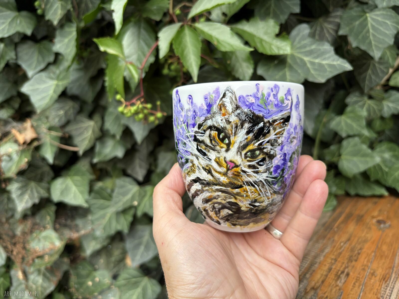 Porcelanowy kubek ręcznie malowany Kot w kocimiętce
