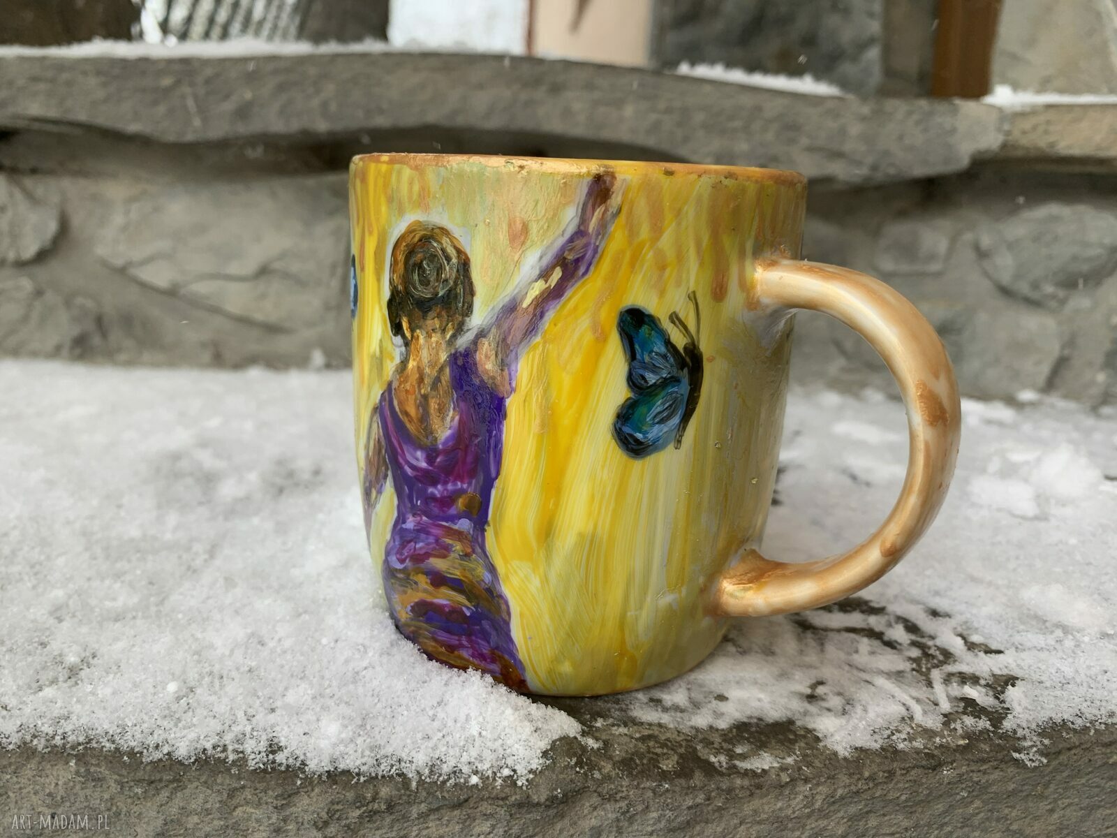 Porcelanowy kubek ręcznie malowany "Tancerki w motylach" (350 ml)