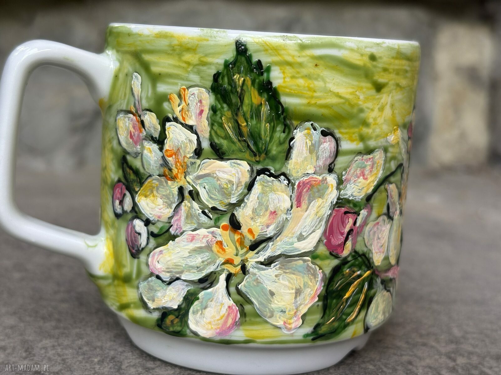 Porcelanowy kubek ręcznie malowany „Kwitnąca jabłoń” 250 ml