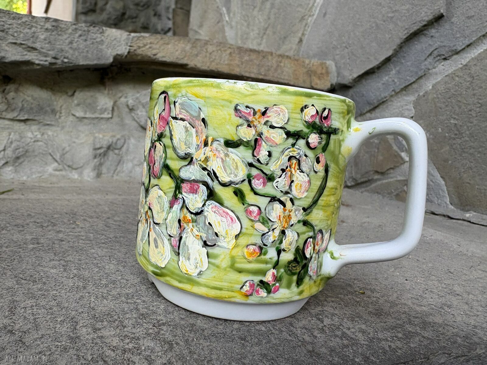 Porcelanowy kubek ręcznie malowany „Kwitnąca jabłoń” 250 ml