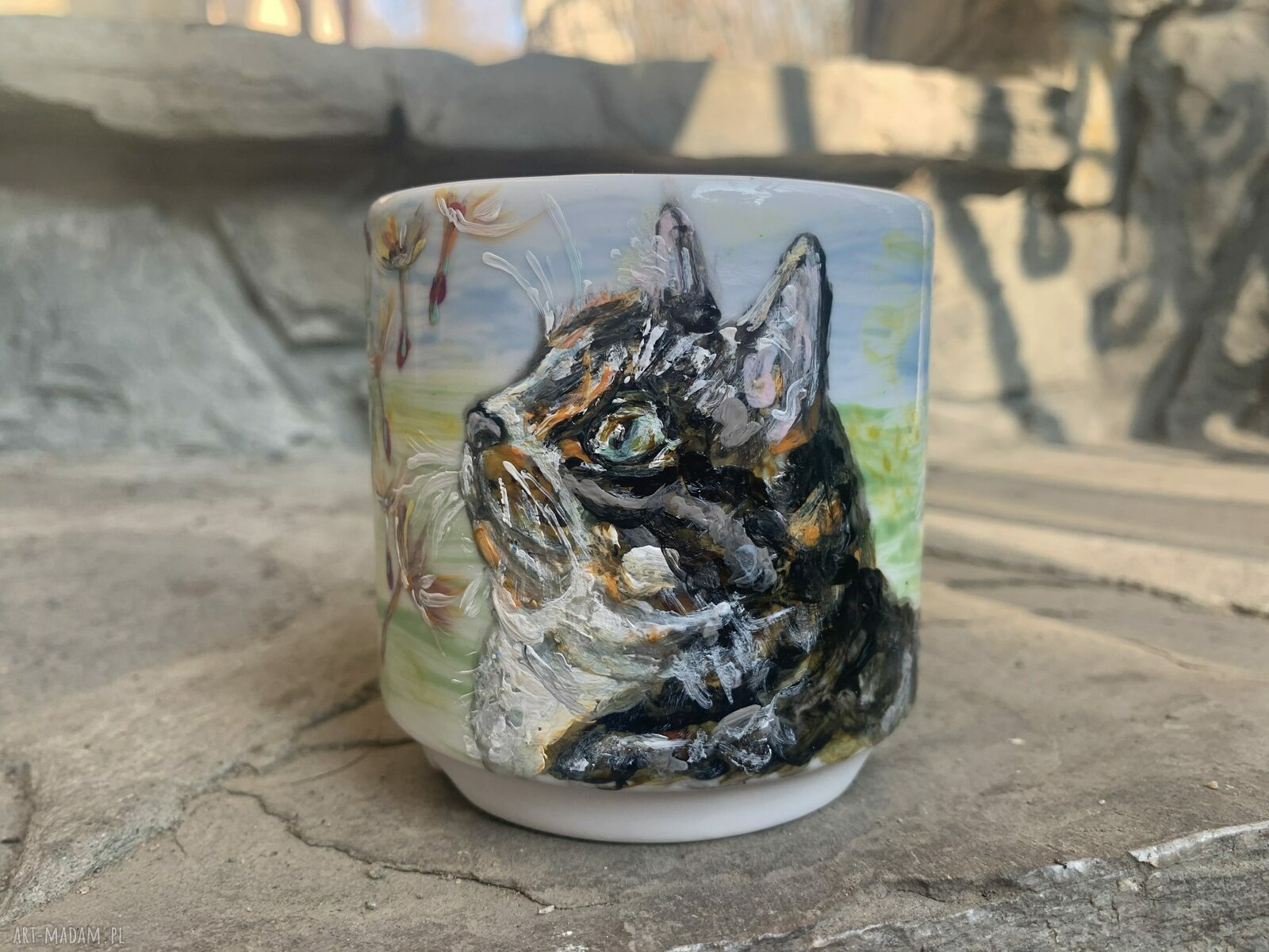 Porcelanowy kubek ręcznie malowany Kot w dmuchawcach - 250 ml