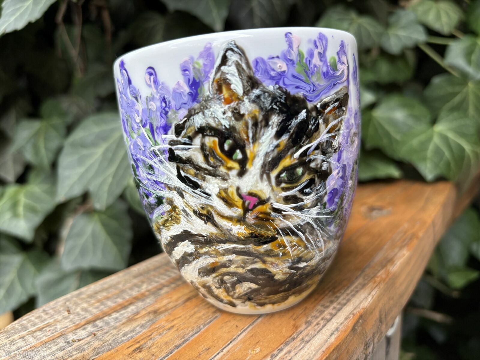 Porcelanowy kubek ręcznie malowany Kot w kocimiętce