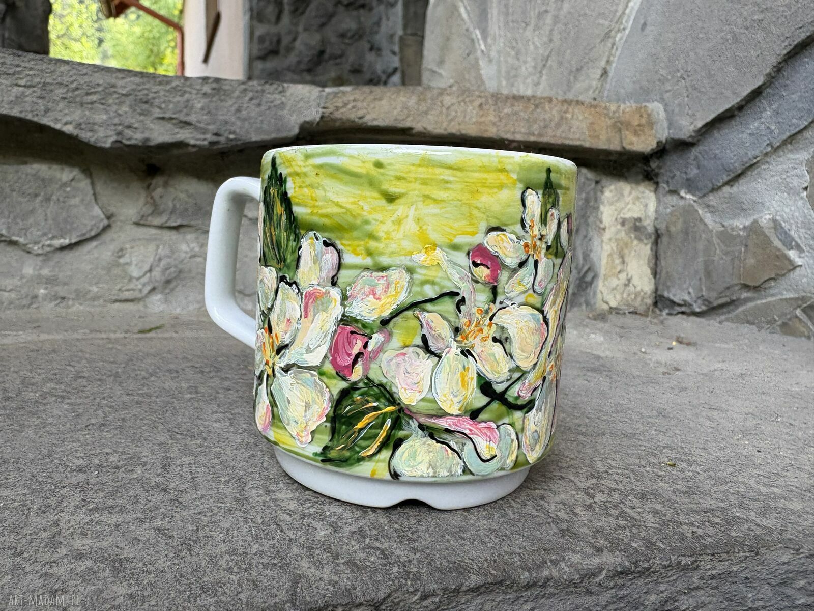 Porcelanowy kubek ręcznie malowany „Kwitnąca jabłoń” 250 ml