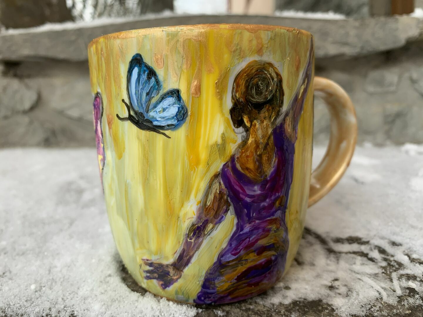 Porcelanowy kubek ręcznie malowany "Tancerki w motylach" (350 ml)