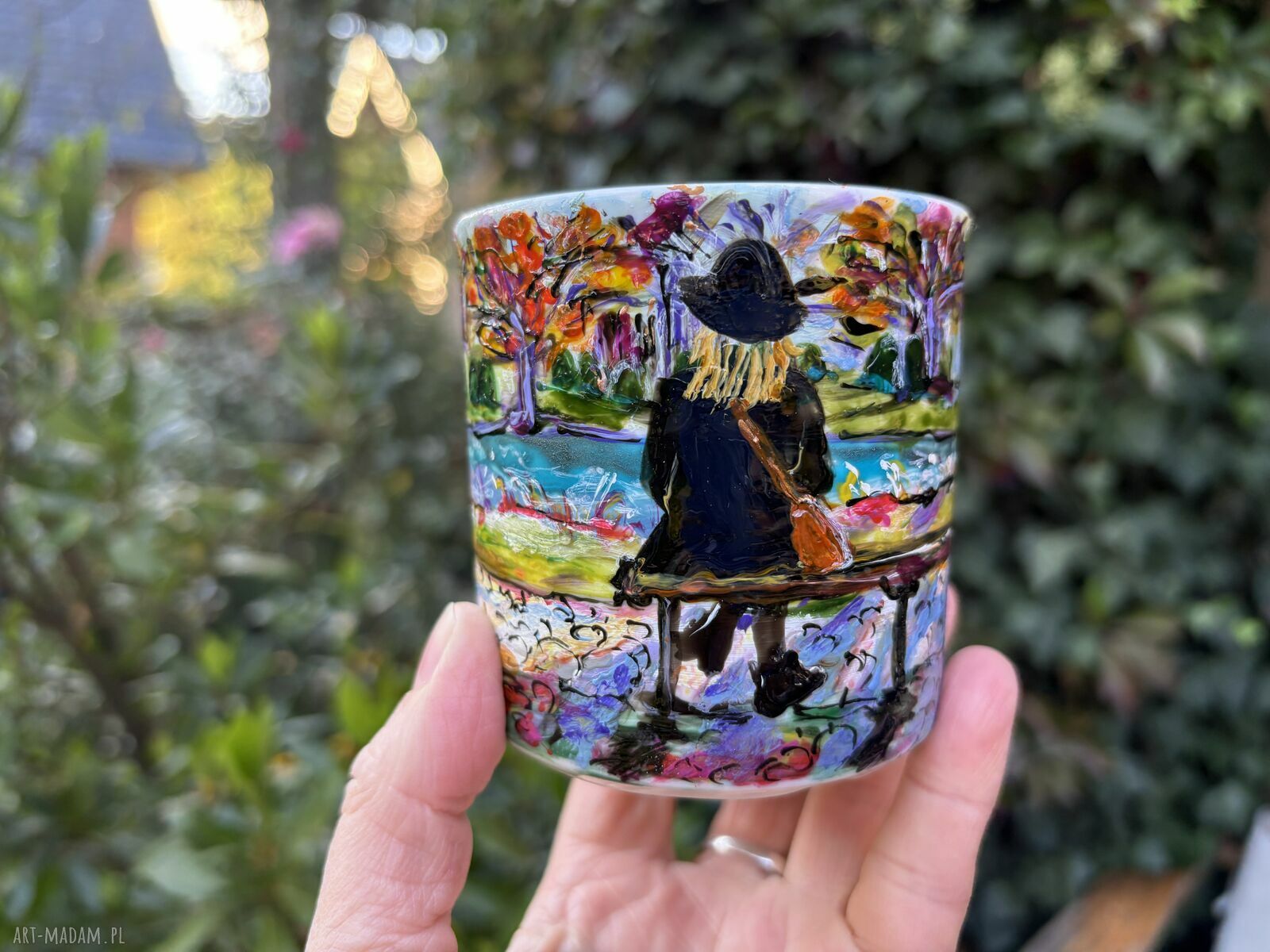 Porcelanowy kubek ręcznie malowany - Jesień w parku
