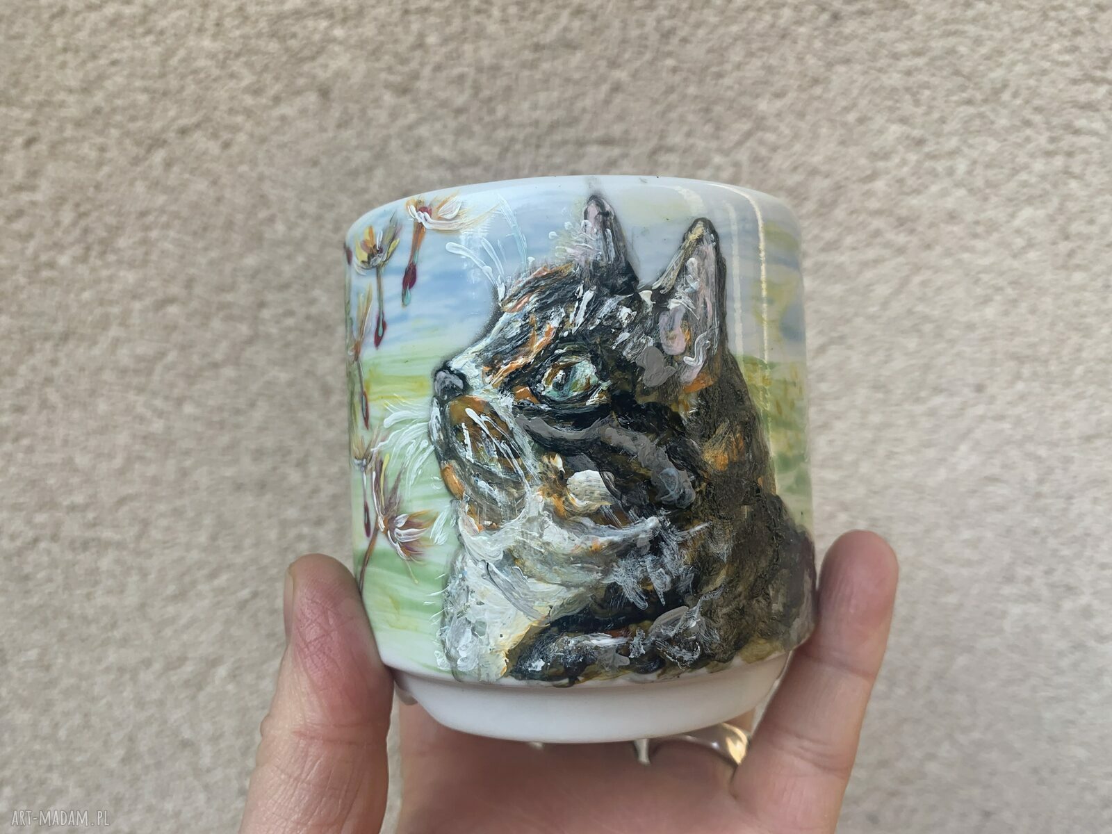Porcelanowy kubek ręcznie malowany Kot w dmuchawcach - 250 ml