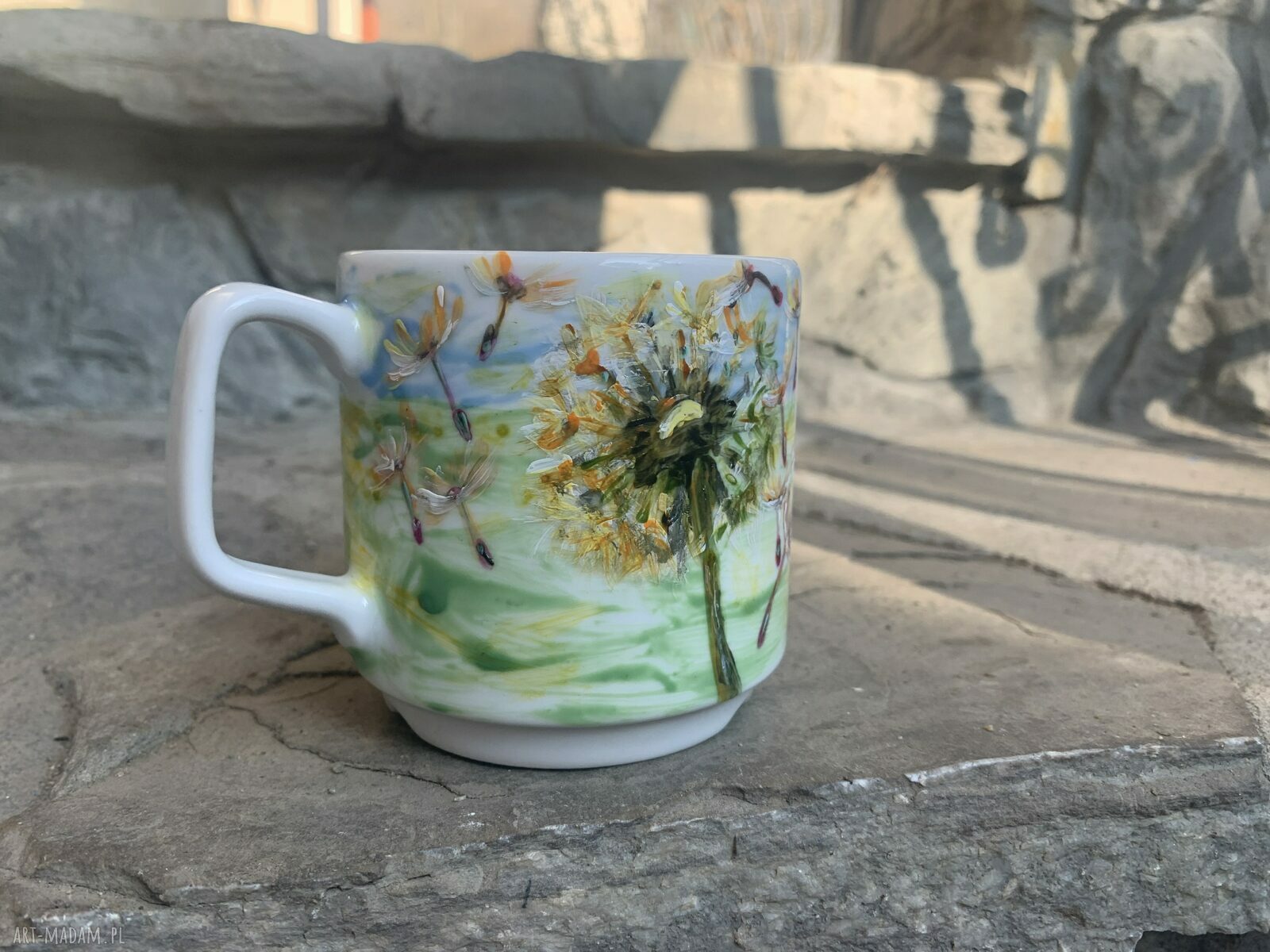 Porcelanowy kubek ręcznie malowany Kot w dmuchawcach - 250 ml