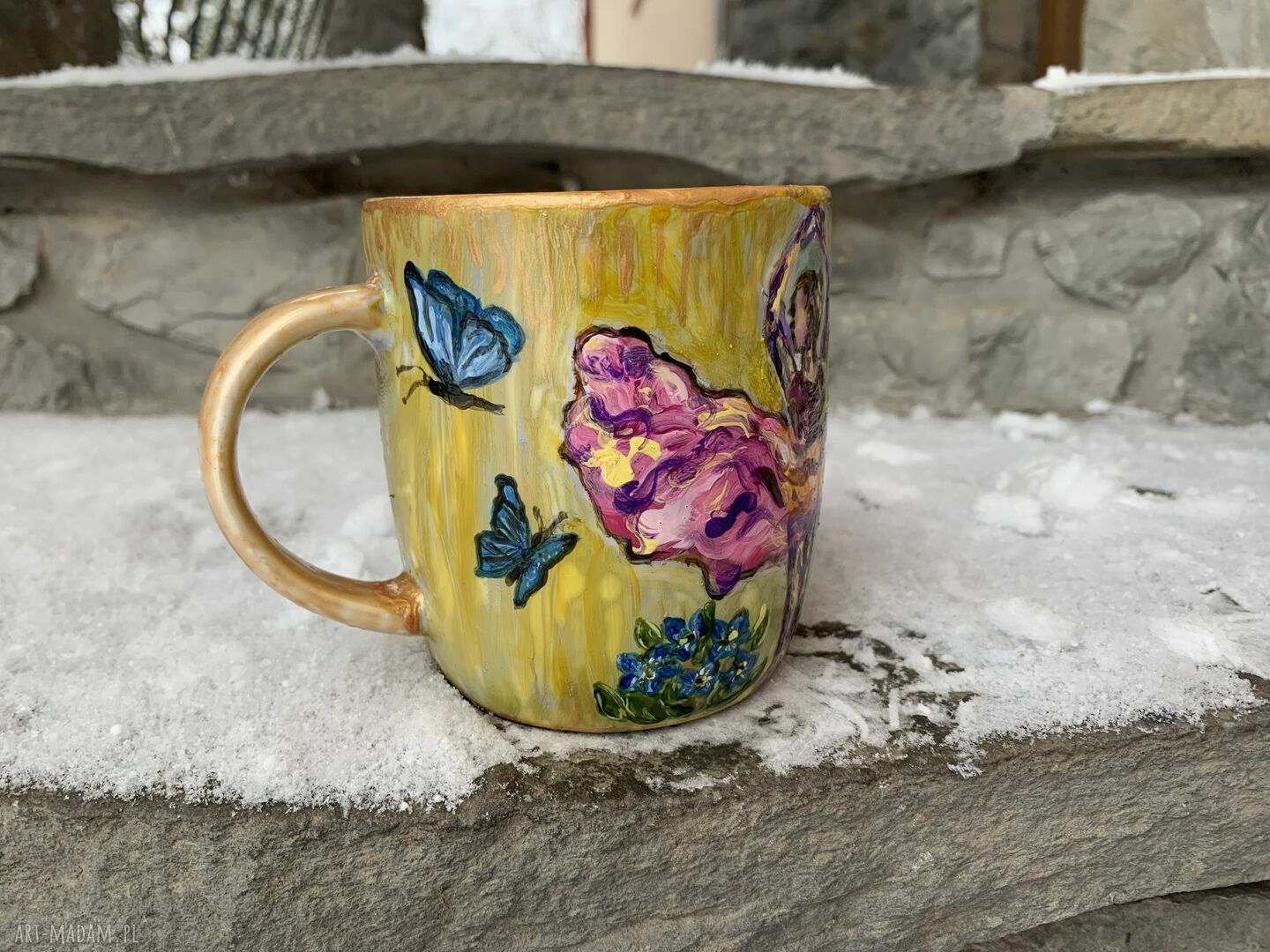 Porcelanowy kubek ręcznie malowany "Tancerki w motylach" (350 ml)