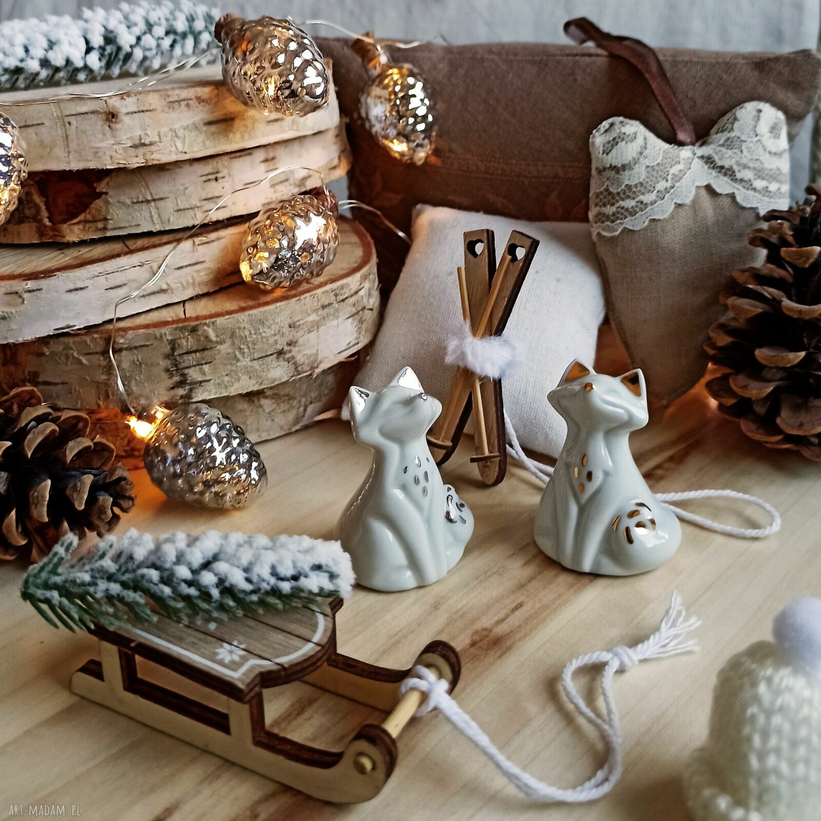 Porcelanowy lisek - ozdobny stojak na kadzidełko