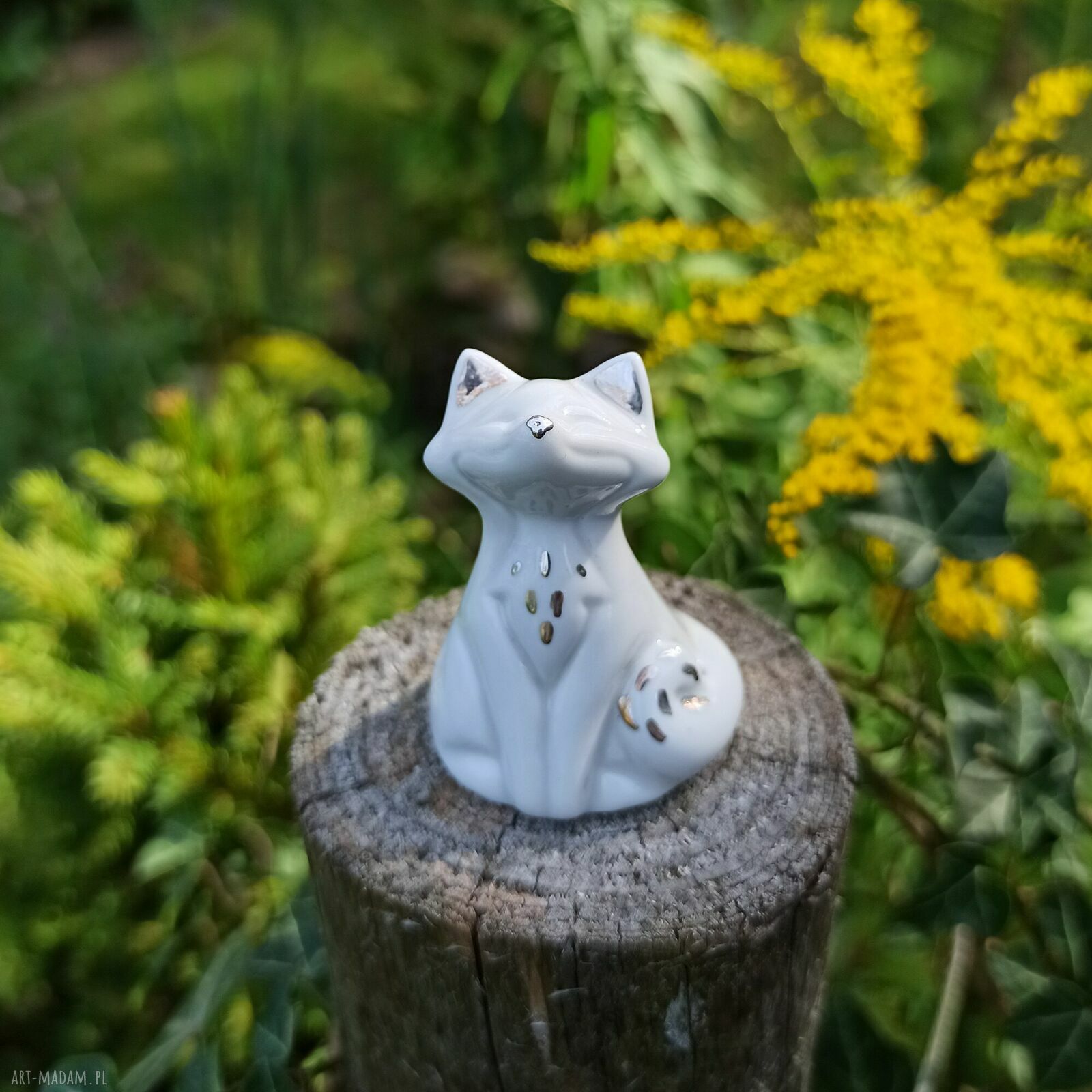 Porcelanowy lisek - ozdobny stojak na kadzidełko