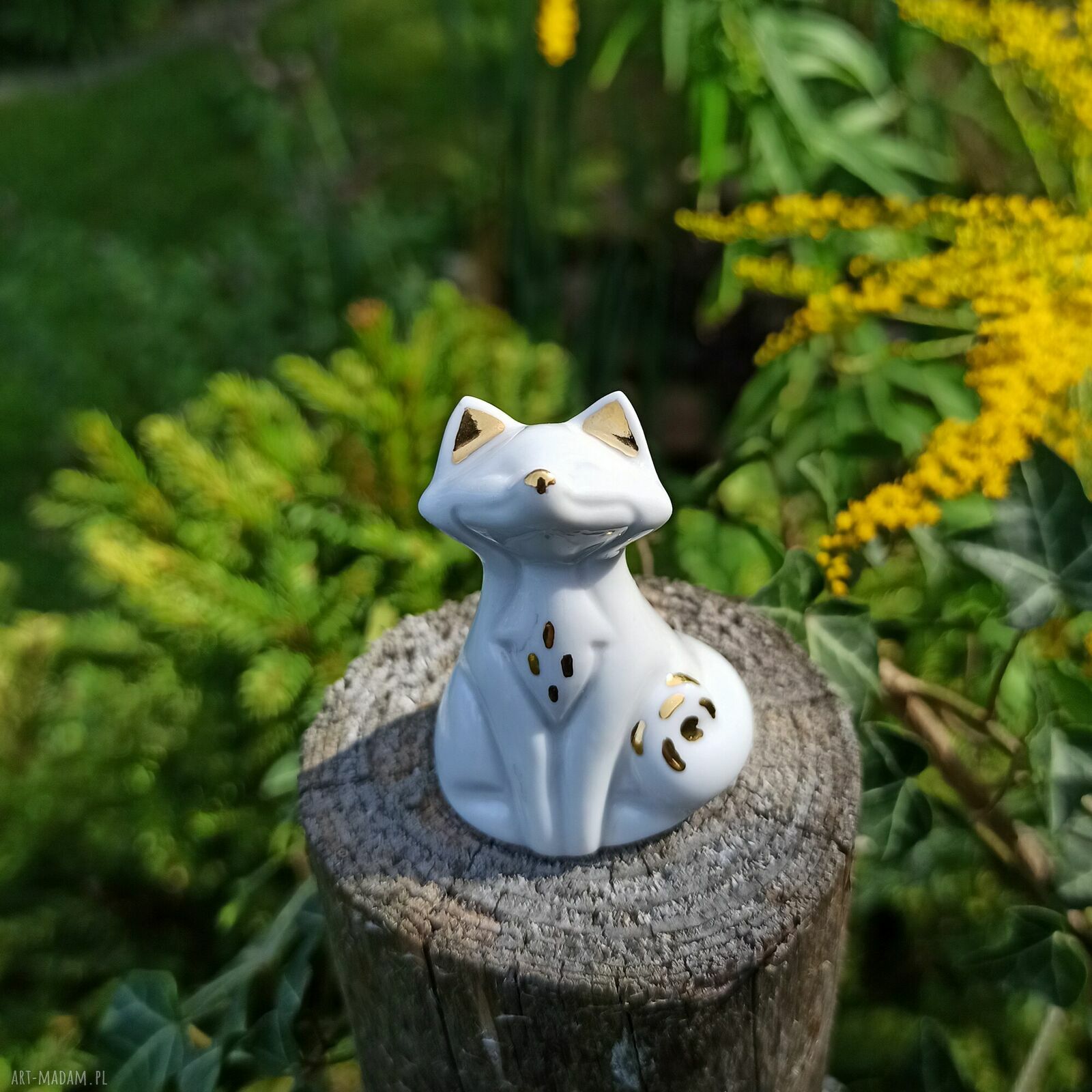 Biało-złoty porcelanowy lisek - stojak na pionowe kadzidełko