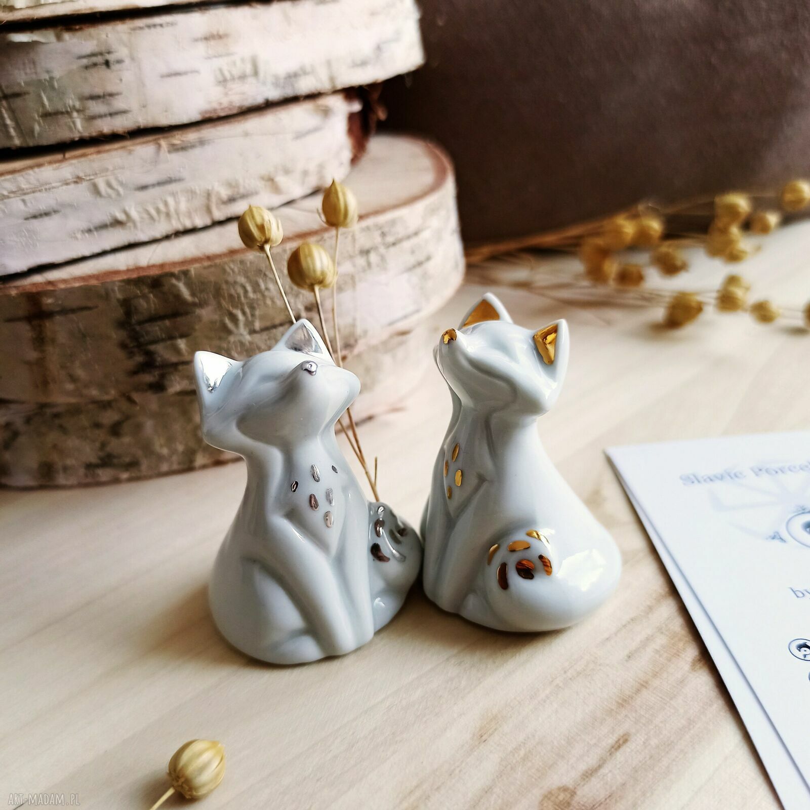 Porcelanowy lisek - ozdobny stojak na kadzidełko