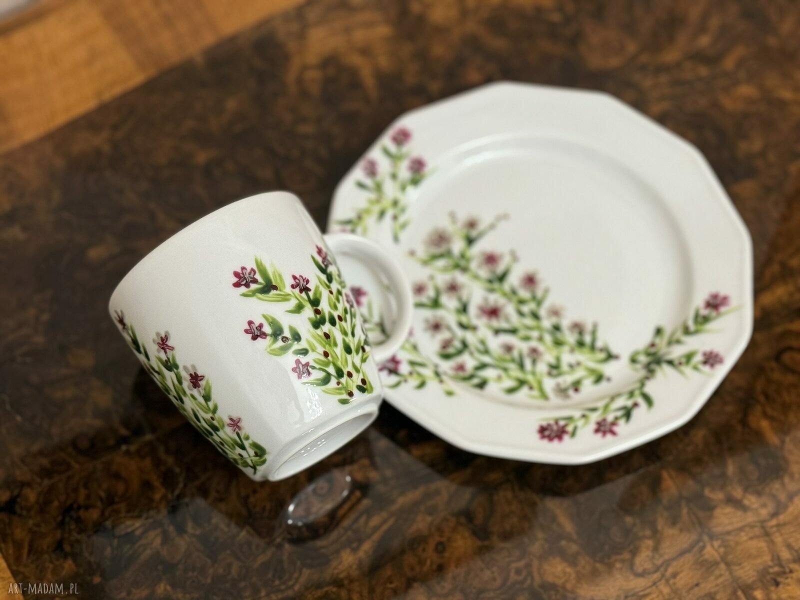 Porcelanowy talerzyk deserowy i filiżanka 250 ml w ręcznie malowane kwiaty - dla Ciebie