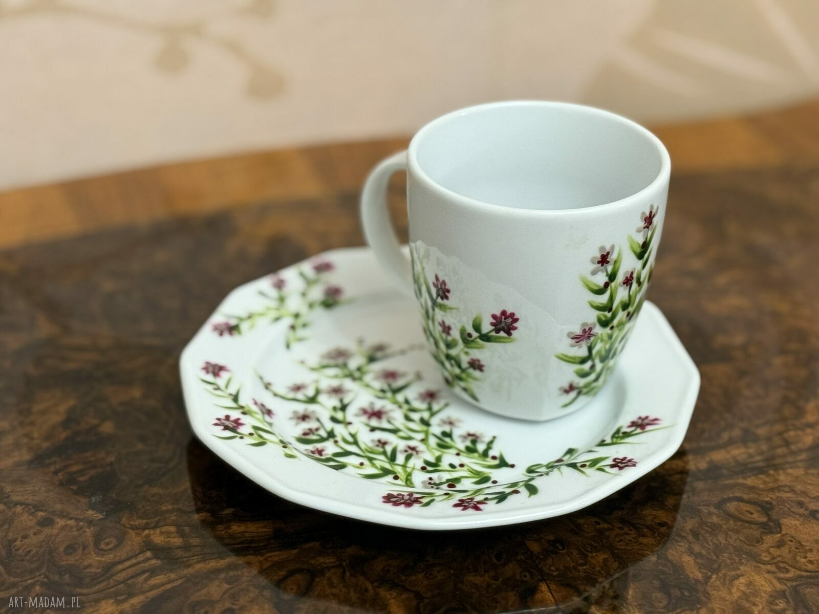 Porcelanowy talerzyk deserowy i filiżanka 250 ml w ręcznie malowane kwiaty - dla Ciebie