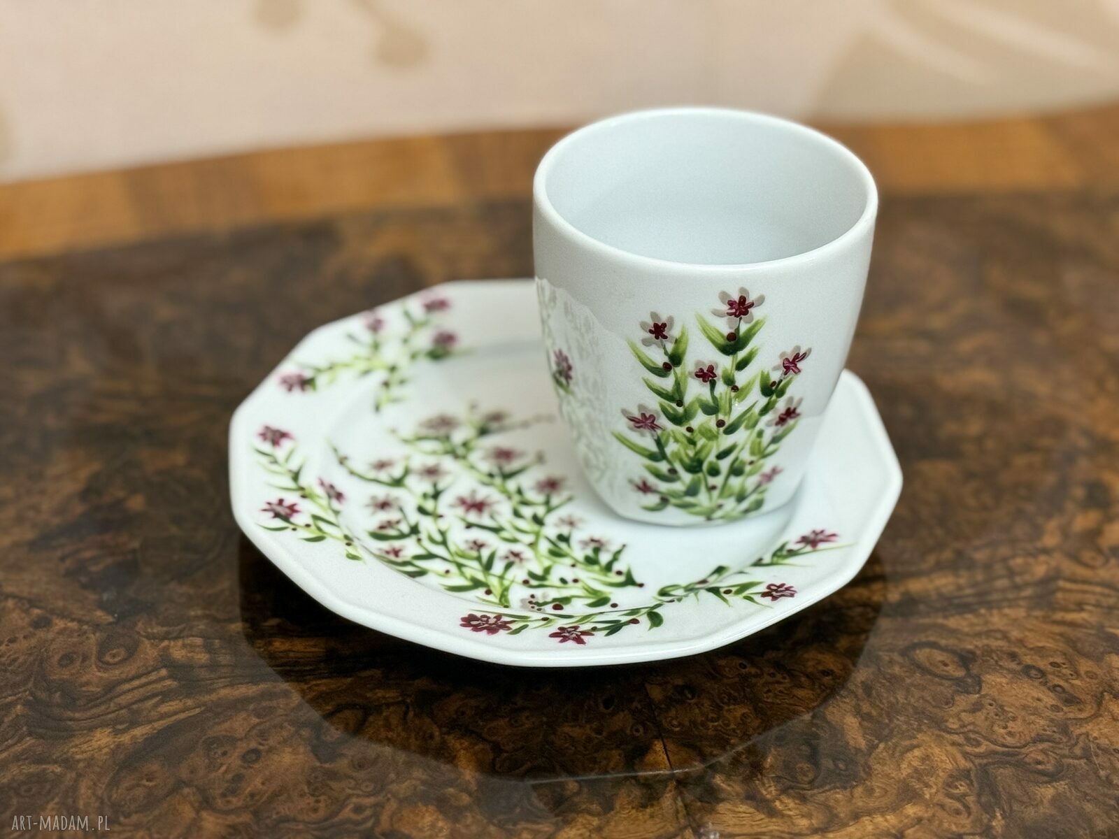 Porcelanowy talerzyk deserowy i filiżanka 250 ml w ręcznie malowane kwiaty - dla Ciebie