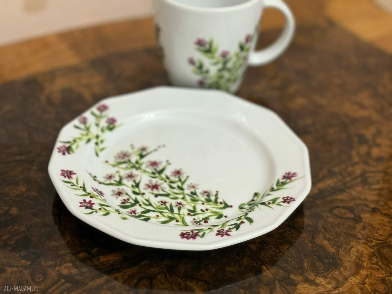 Porcelanowy talerzyk deserowy i filiżanka 250 ml w ręcznie malowane kwiaty - dla Ciebie