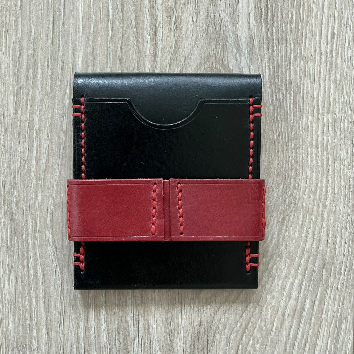 portfele: Portfel czarno czerwony ze skóry na karty. uszyty. Ręcznie wykonane