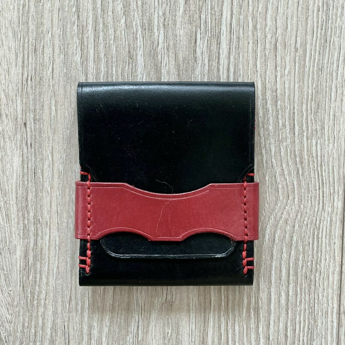 Portfel czarno czerwony skóry karty ręcznie uszyty skórzany