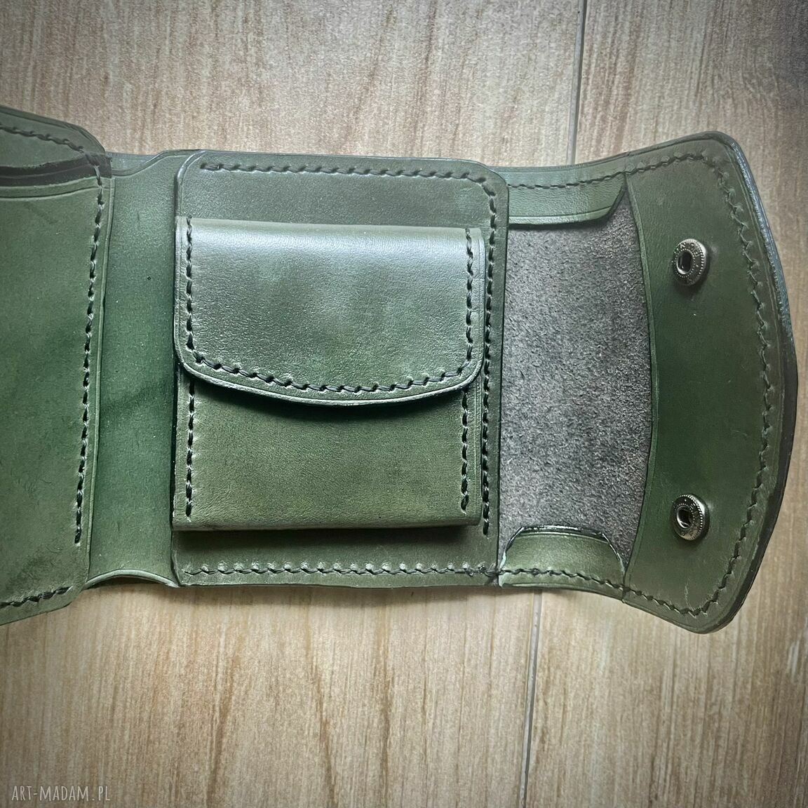 portfele: Portfel czarno zielony ze skóry ręcznie uszyty na bilon. Handmade